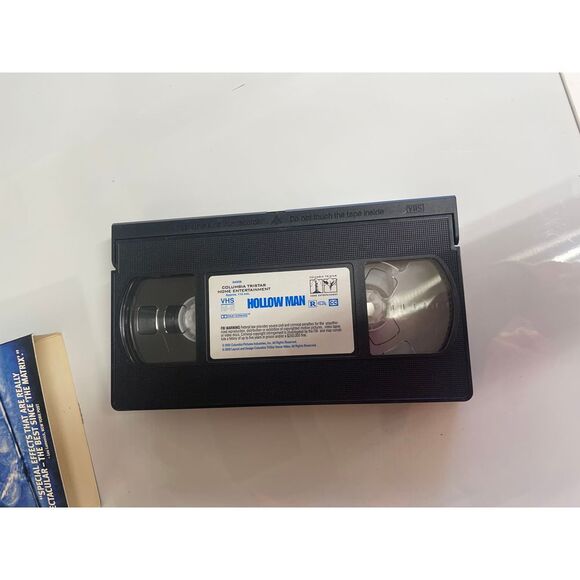 Hollow Man VHS Movie‎ Elisabeth Shue Kevin Bacon Sci-Fi Horror - Picture 3 of 5
